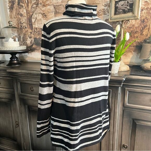 Liz Claiborne Black and White Striped Turtleneck Sweater Size Lg - Picture 6 of 7